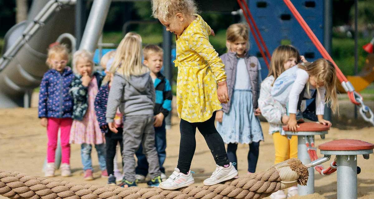 SPIELPLÄTZE SIND ORTE FÜR ERINNERUNGEN UND BEGEGNUNGEN